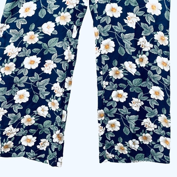 New-shop17 Floral Print Deep V-neck, Open Tie Back, Wide Leg One Piece Jump Suit - Picture 4 of 16